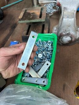 SPOJOVACÍ MATERIÁL/KOTVY DO BETÓNU/OKÁ/ZÁVIT