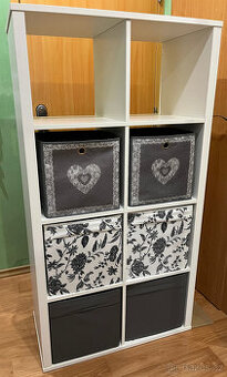 IKEA policový díl KALAX s úpravou + textilní boxy.