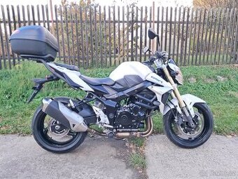 Suzuki GSR 750