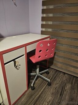 Dětský psací stůl se židlí