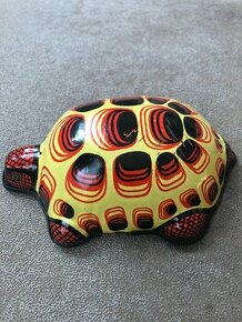 stará plechová želva hračka