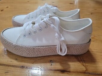 Reserved Tenisky dámské úplně nové