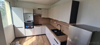 Vzorková rohová kuchyňská sestava v matném kašmíru