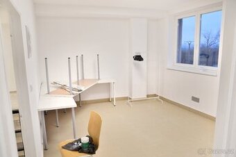 Pronájem kanceláře 18 m2 - Uherské Hradiště: Jarošov