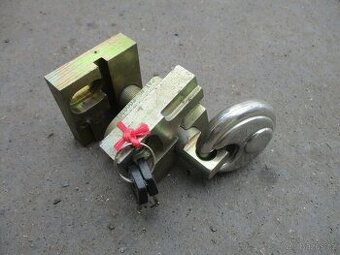 zámek na oj karavanu č. Z06 - 1