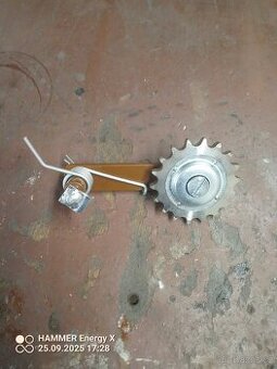 Prodám na Velorex 250  napínák řetězu