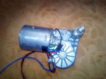 Motor zadního stěrače+Budík otáčkoměru na Favorita