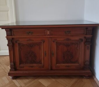 Starožitná řezbovaná komoda (dub a ořech)