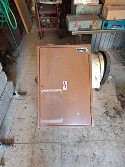 Elektro rozvadec vcetne elektromeru