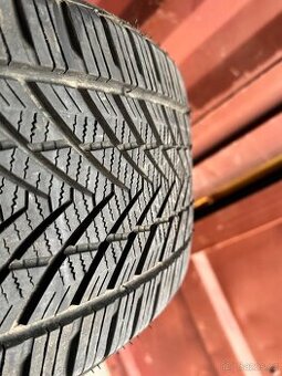 235/45 ZR18, 98Y zimní pneumatiky 2 kusy Praha 6