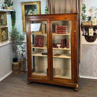 Velká starožitná knihovna (145023)