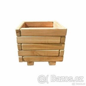 Dřevěný truhlík - malý