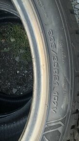 Zimní pneu 295/35/21 Goodyear (2ks)