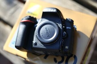 Objektivy Nikon