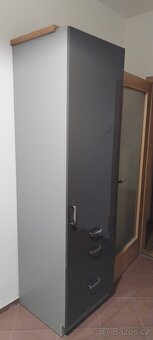 Kuchyňská potravinová skříň Grey 60 DKS-210 3S 1F