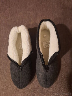 Prodám nové kotníčkové boty/ bačkory s kožíškem vel.41/42