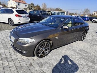 BMW Řada 5, 550I XDRIVE