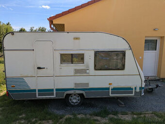 Karavan Chateau, r.v. 1998, 1000 kg, toaleta, platná STK