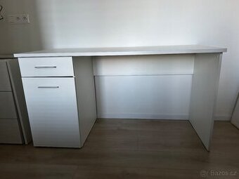 Psací stůl bílý
