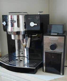 Kávovar pákový DeLonghi+ mlýnek