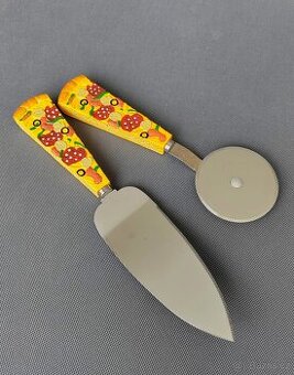 Kráječi kolečko a lopatka na pizzu od Sagaform (Švédsko)