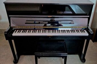 Černé piano Petrof 118 r. v. 2005