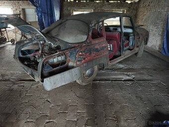 Tatra 603 s TP + Hromada dílů