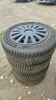 Sada plechovych disků rozteč děr 5x112 s zimní 195/65/15 hao
