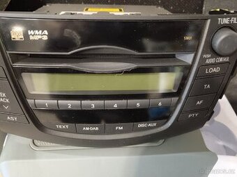 Autorádio Toyota RAV4 nové, starší model vozu.