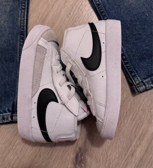 dětské tenisky  Nike BLAZER MID 77 (velikost 25)