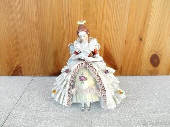 Porcelánová soška s krajkou značená v-14cm TOP