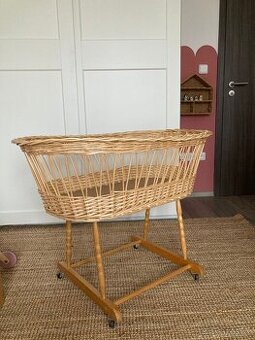 Proutěný košík pro miminko