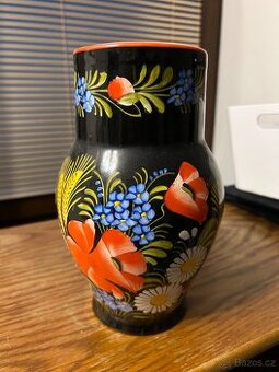 Porcelán vázy džbány talíře misky sošky