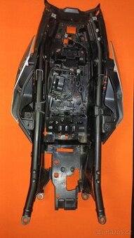 Yamaha MT-10 SP - podsedlová část