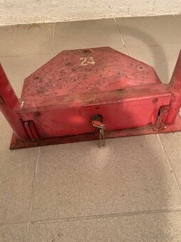 Parkovací zábrana uzamykatelna