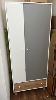 Dětská šatní skříň