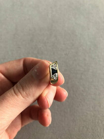 Zlaté náušnice syntetický safír a zirkony