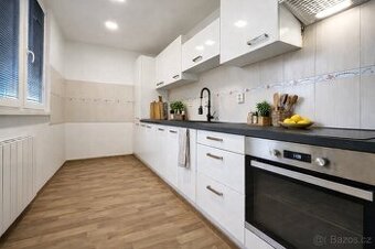 Pronájem prostorného a světlého bytu 4+1, 76 m² - 1
