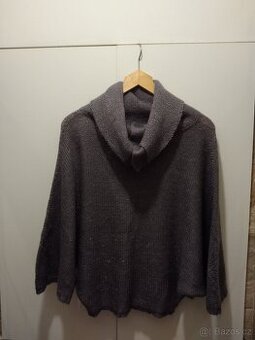 Volný dámský svetřík s mohérem.Velikost L/XL.