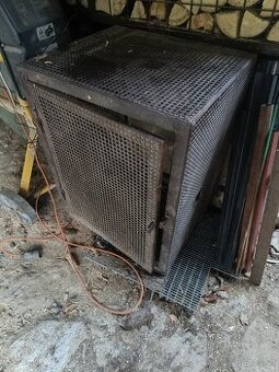 Prodám plechovou masivní bednu