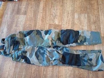 Maskáčové lacláče vel. 120