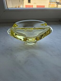 Citrínový popelník z hutního skla - M. Klinger