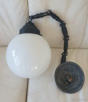 Starožitný lustr art deco bílá koule černá barva