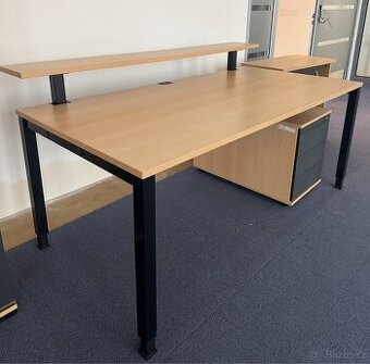 Kancelářský stůl s kontejnerem K&N - více kusů