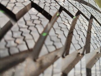 1 kus zánovní zimní pneumatiky Continental 225/40/18