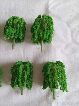 Stromečky k modelové železnici 10 ks - č.4