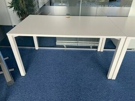 Kvalitní bílý pracovní stůl