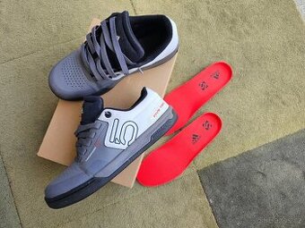ADIDAS Five