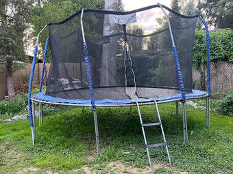 Trampolína