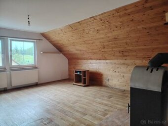 Pronájem prostorného bytu 2+kk (72 m²) v rodinném domě – C - 1